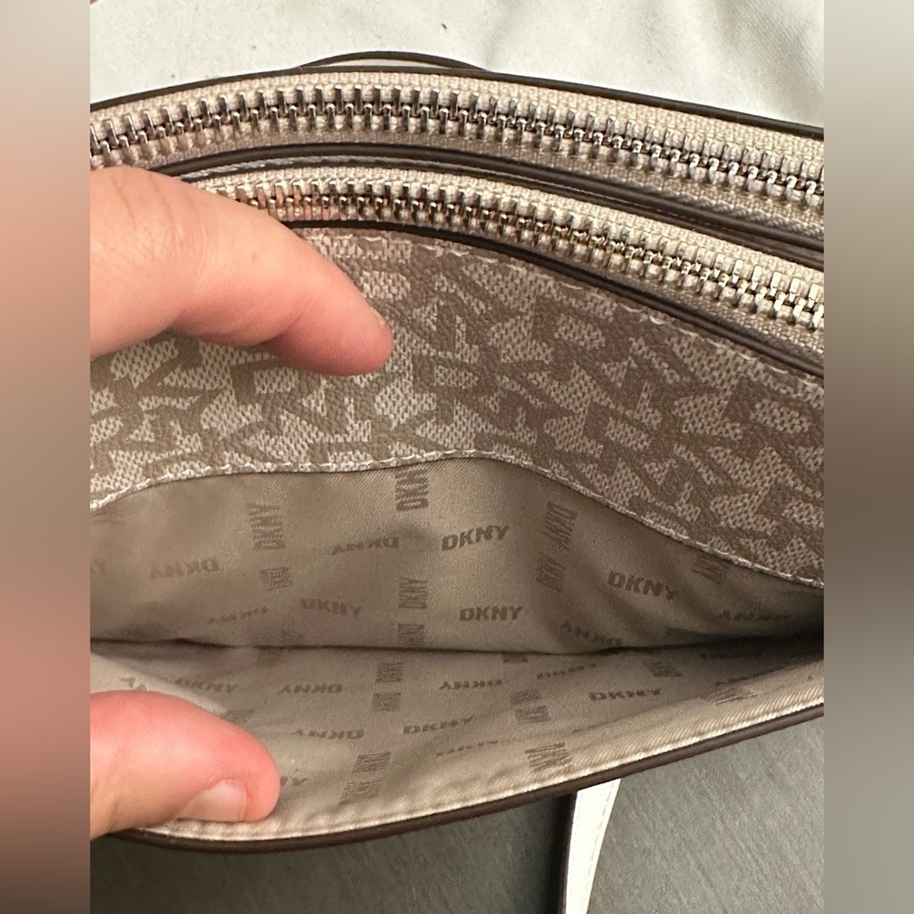 DKNY Crossbody NWT - Picture 5 of 9